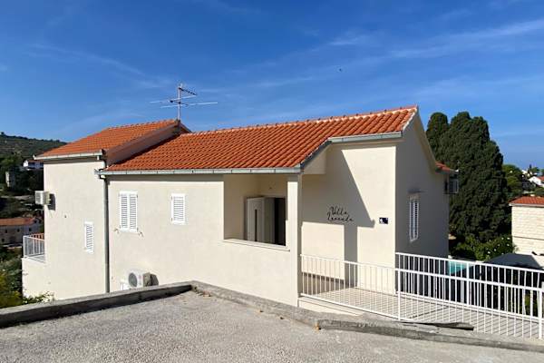 House sit in Splitska, Croatia