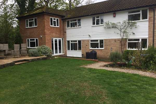 House sit in West Byfleet, United Kingdom