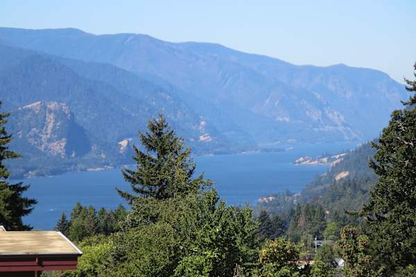 House sit in White Salmon, WA, US