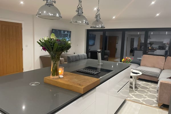 House sit in Dorking, United Kingdom