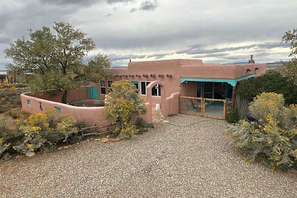 House sit in Taos, NM, US