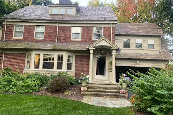 House sit in Shaker Heights, OH, US