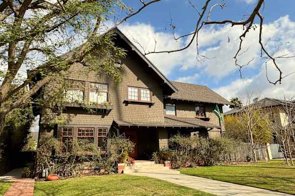 House sit in Los Angeles, CA, US