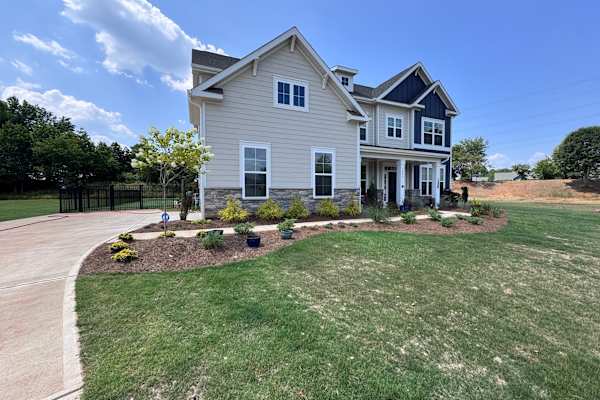 House sit in Charlotte, NC, US
