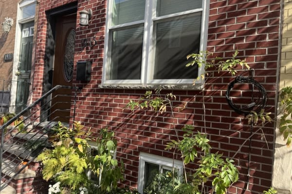 House sit in Philadelphia, PA, US