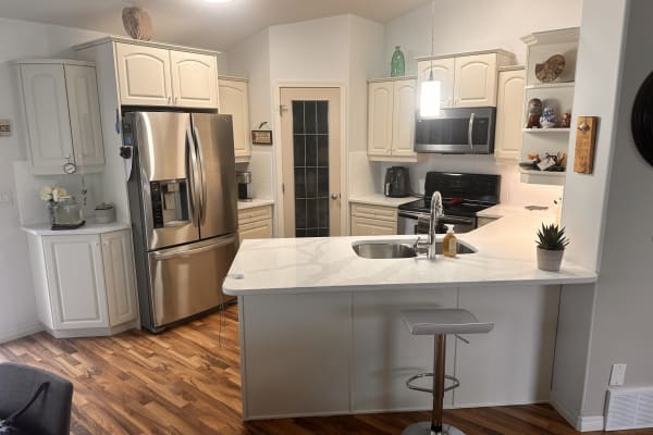 House sit in Devon, AB, Canada