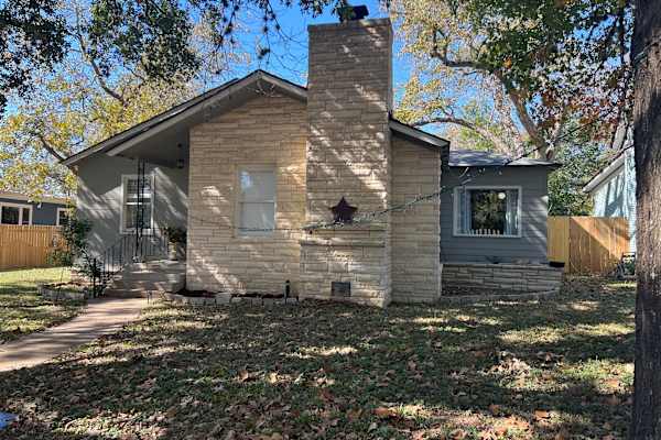 House sit in Smithville, TX, US