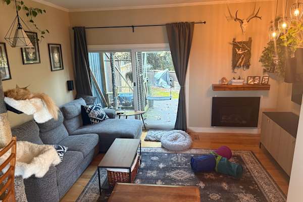 House sit in Coquitlam, BC, Canada