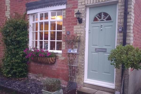 House sit in Bagshot, United Kingdom