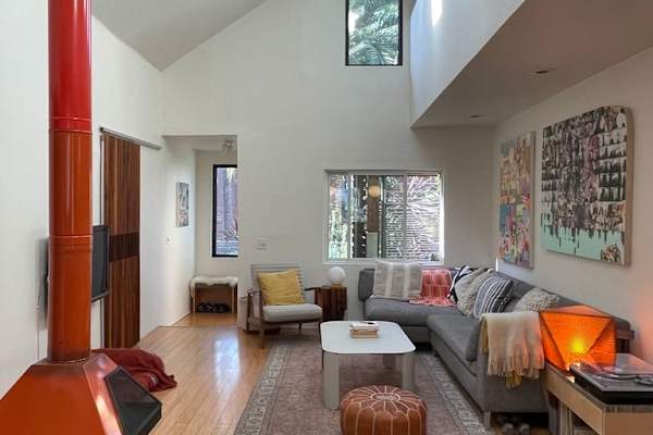 House sit in Los Angeles, CA, US