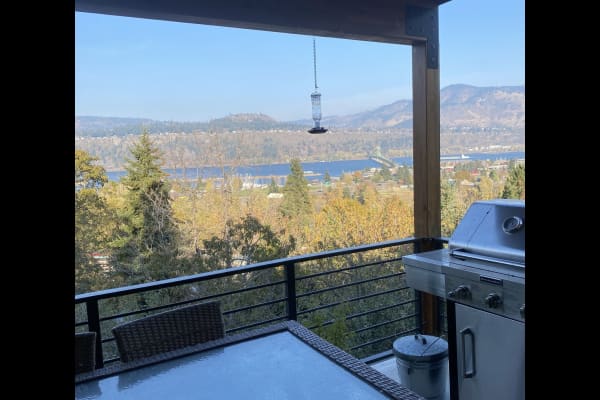 House sit in Hood River, OR, US