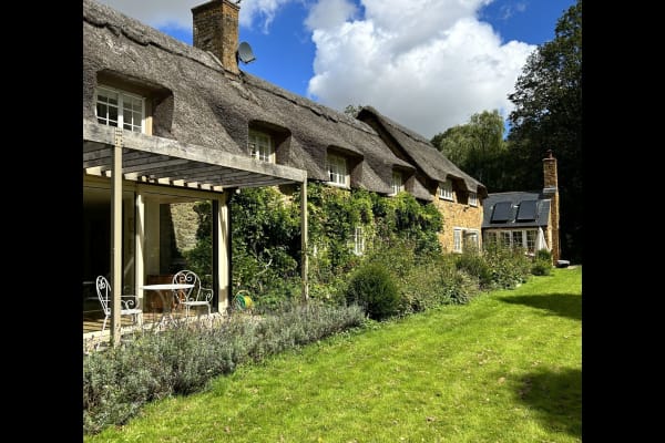 House sit in Wroxton, United Kingdom