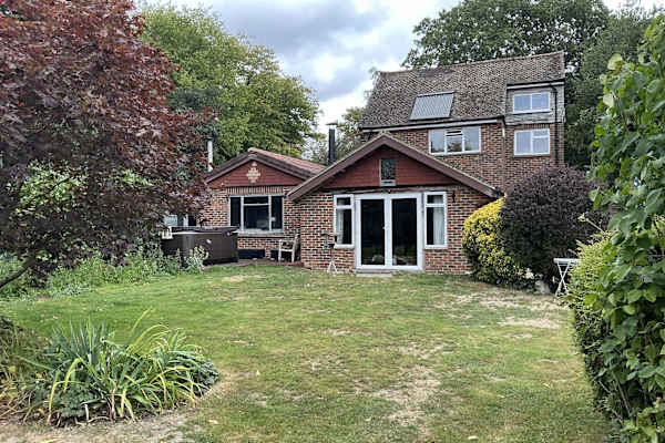 House sit in Horley, United Kingdom