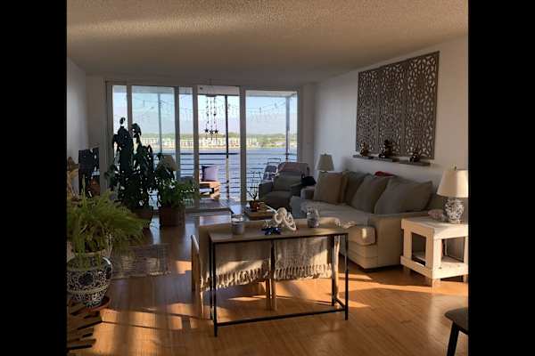 House sit in Aventura, FL, US