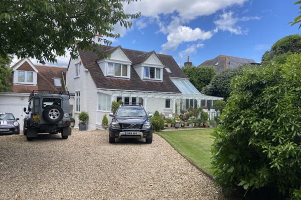 House sit in Milford on Sea, United Kingdom