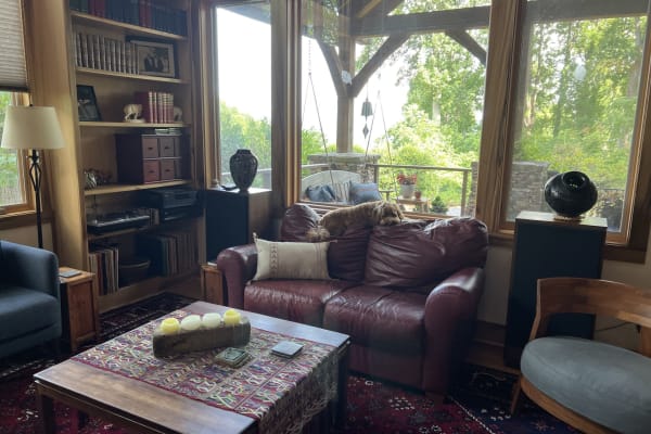 House sit in Asheville, NC, US