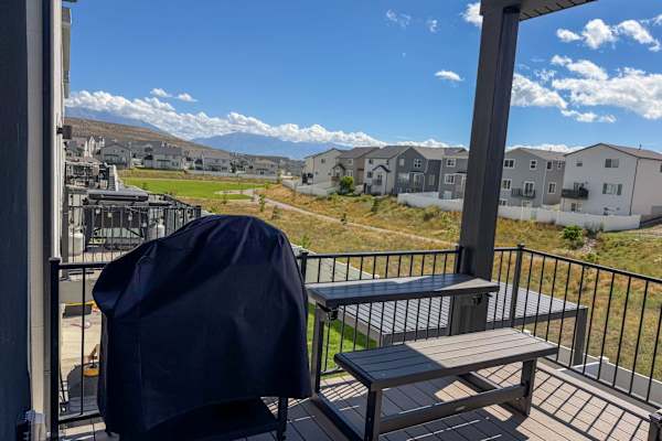 House sit in Eagle Mountain, UT, US