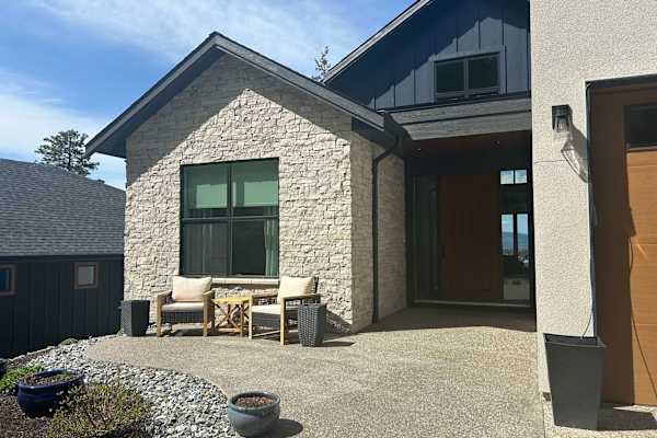 House sit in Vernon, BC, Canada