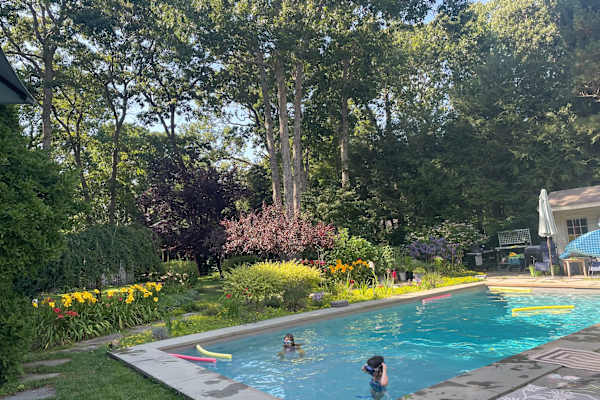 House sit in East Hampton North, NY, US