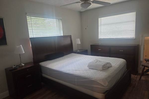 House sit in Hollywood, FL, US