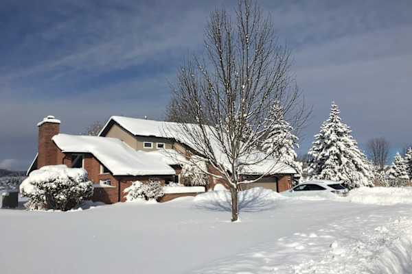 House sit in Midland, ON, Canada