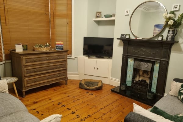 House sit in Cardiff, United Kingdom