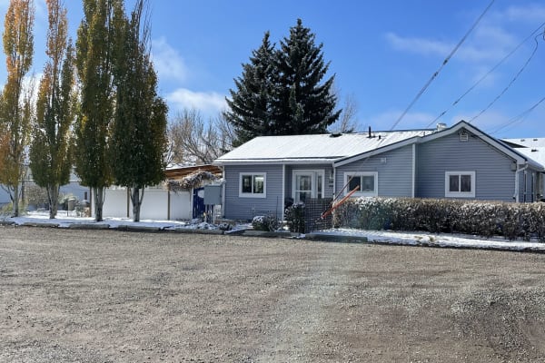 House sit in Okotoks, AB, Canada