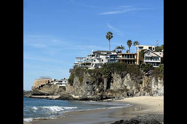 House sit in Laguna Beach, CA, US