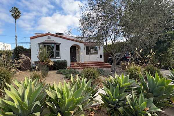 House sit in Culver City, CA, US