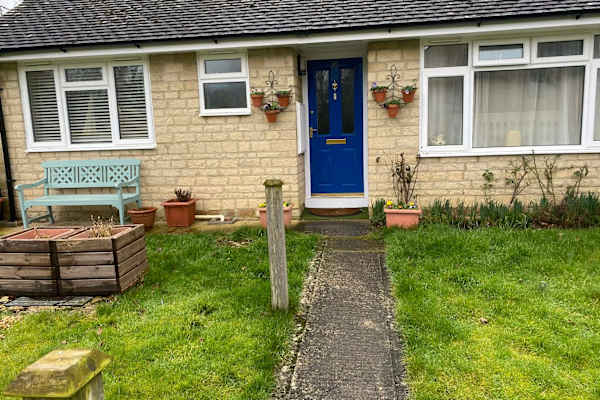 House sit in Burford, United Kingdom