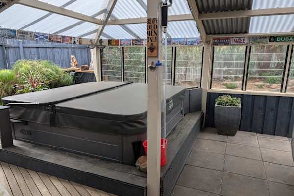 House sit in Werribee, VIC, Australia