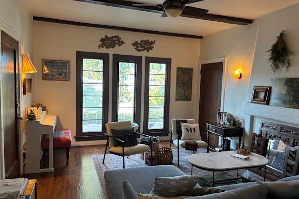 House sit in Los Angeles, CA, US