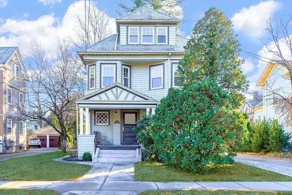 House sit in Newtonville, MA, US