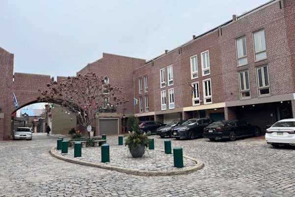 House sit in Philadelphia, PA, US