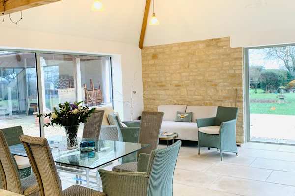 House sit in Wilcote, United Kingdom