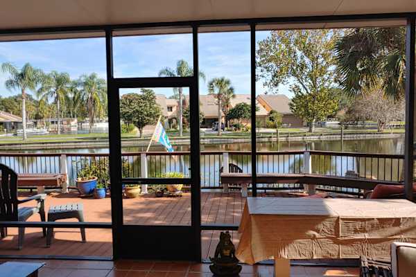 House sit in Leesburg, FL, US