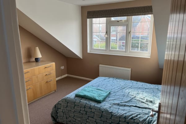 House sit in Crowthorne, United Kingdom