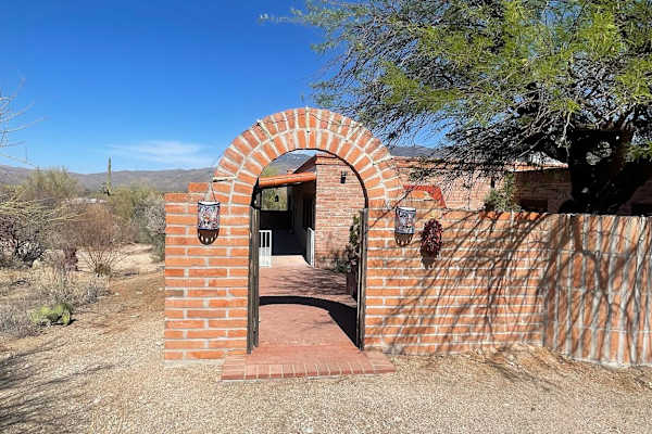 House sit in Tucson, AZ, US