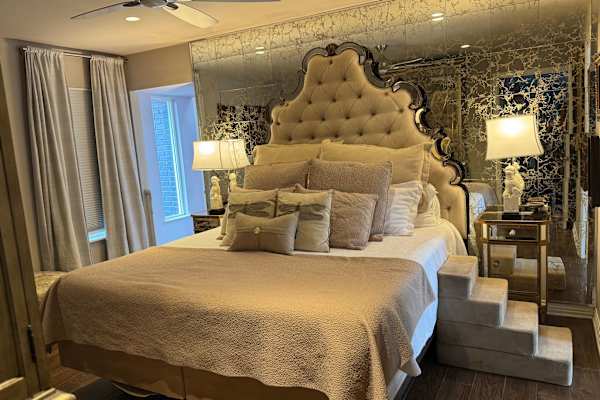 House sit in Austin, TX, US