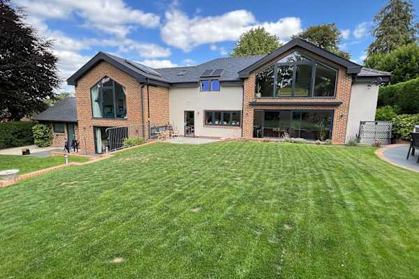 House sit in Guildford, United Kingdom
