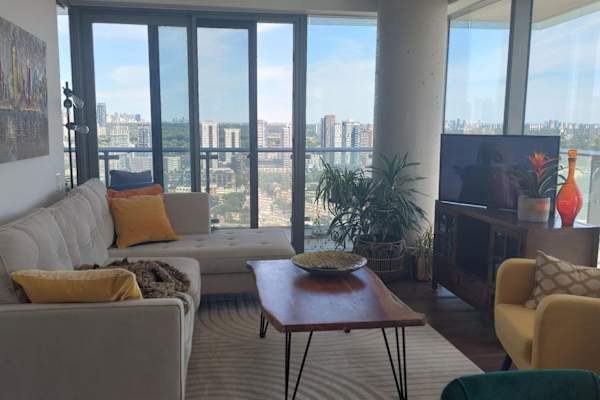 House sit in Toronto, ON, Canada