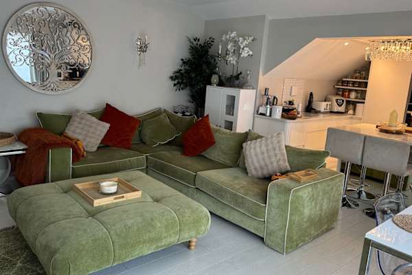 House sit in Charlwood, United Kingdom