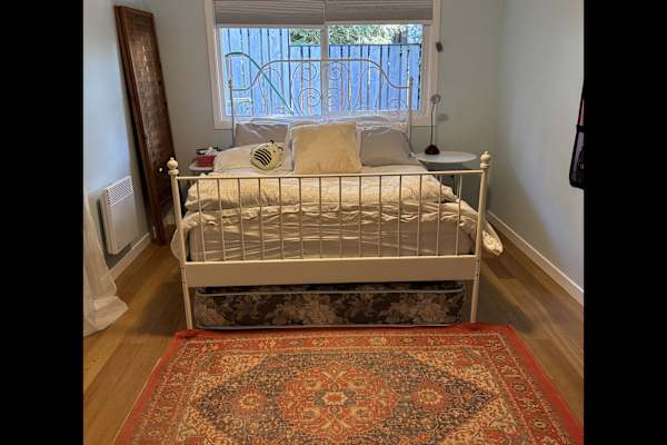 House sit in Victoria, BC, Canada