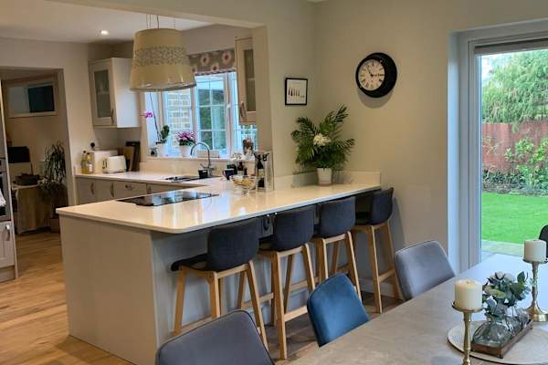 House sit in Ashtead, United Kingdom