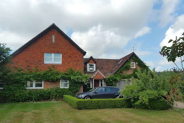 House sit in Farnham, United Kingdom