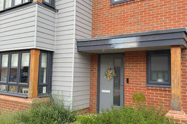House sit in Crawley, United Kingdom
