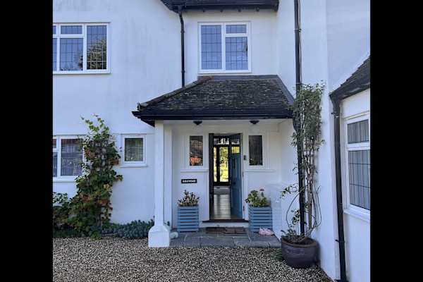 House sit in East Horsley, United Kingdom