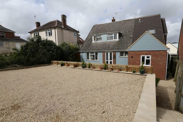 House sit in Wimborne Minster, United Kingdom