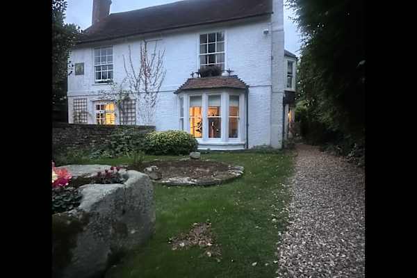 House sit in Chertsey, United Kingdom