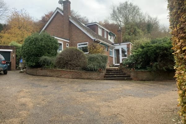 House sit in Mickleham, United Kingdom